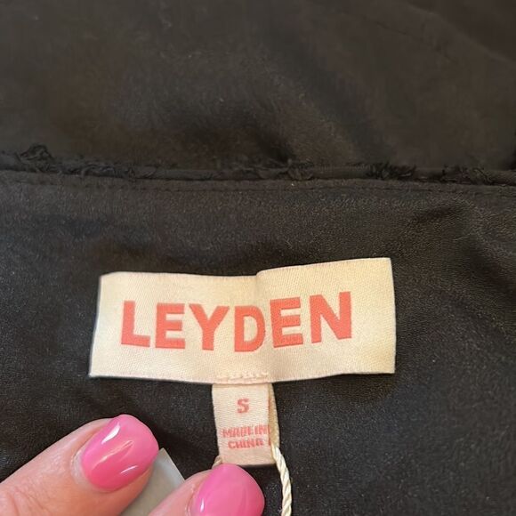 Ley Den black velvet spaghetti strap tank Size S New - Picture 7 of 9